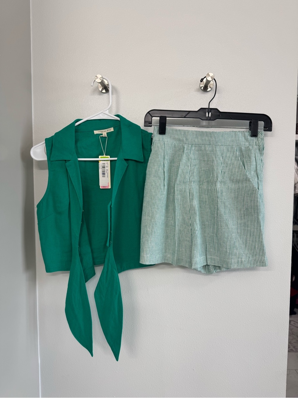 DILLARDS COPPER KEY XS NWT Green Tie-Front Top and Light Mint Stripe Shorts Set
